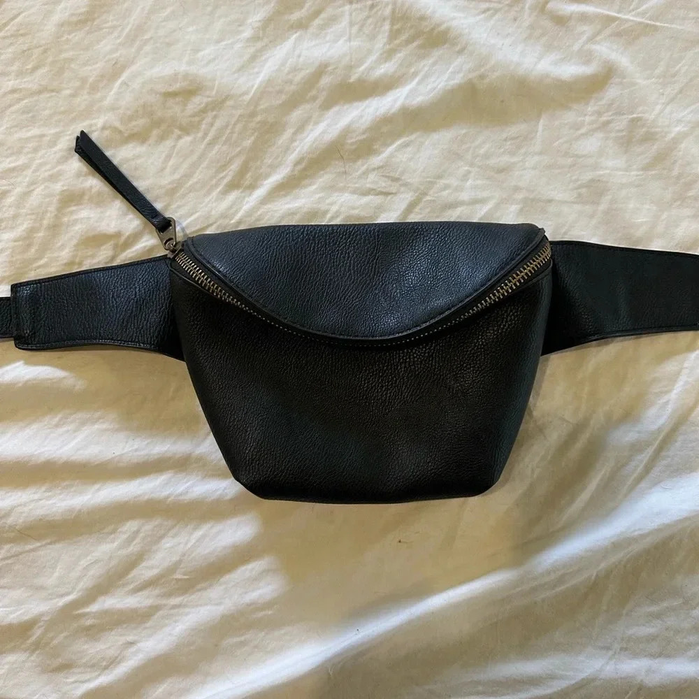 Universal Threads Fanny Pack